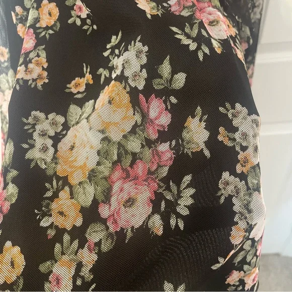 NSR Black Floral Blouse with Mesh Overlay - Picture 6 of 9